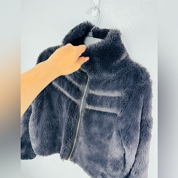 Anthropologie navy Blue Chevron Faux fur coat Jacket - Picture 3 of 9